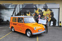 "Der Volkswagen Typ 147, Spitzname Fridolin, lief 1974 in ,,Schweizer-Post-Spezifikation vom Band. Der VW Fridolin wurde von der Lebenshilfe schon bei verschiedenen Oldtimer Rallyes wie beispielsweise der Rallye Hamburg-Berlin-Klassik eingesetzt. Das nostalgische Dunlop-Design im schlichten Orange bestimmten die Leser der Zeitschrift ,,Auto Bild Klassik in einer Leserwahl. Er wird in diesem Jahr bei mehreren Oldtimerevents zu sehen sein.  

http://allrad-news.de/bildergalerie.php?newsid=164530&bild=1"

(Hinzugef�gt: 21.03.2013, 16:16:59)